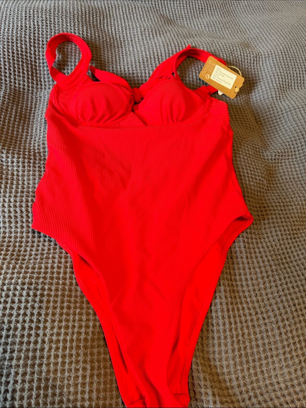 Red Ribbed One-Piece Swimsuit with Supportive Cups